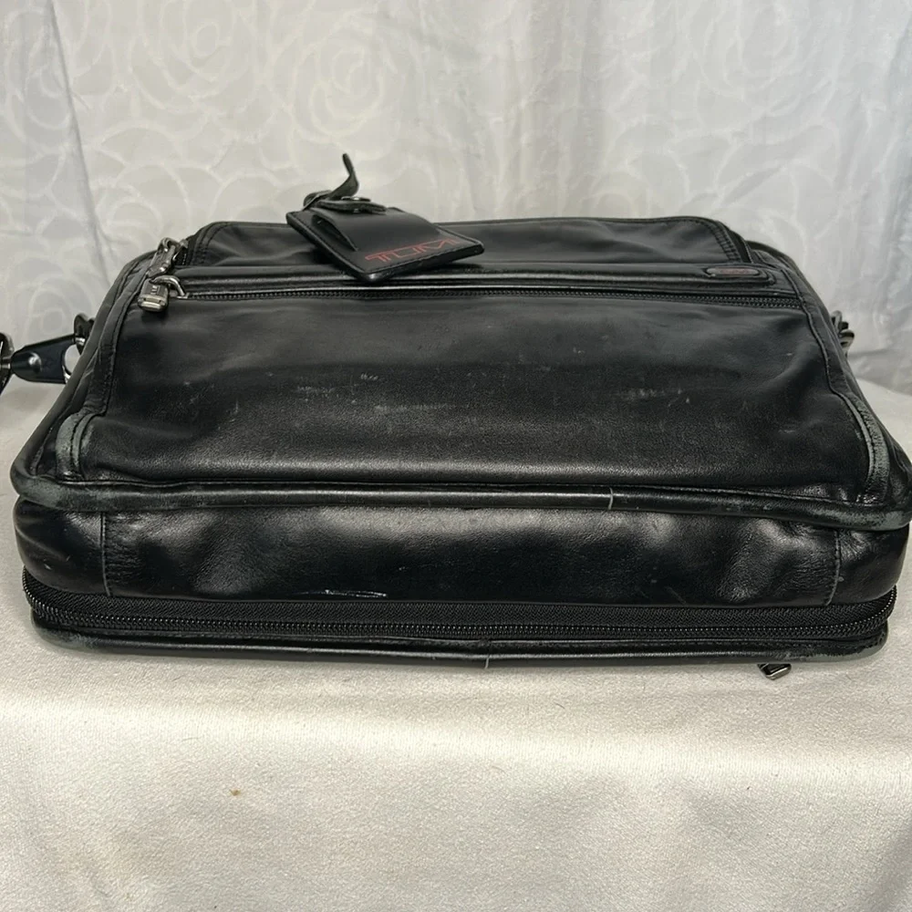 TUMI Rare black Alpha leather laptop briefcase messenger bag. Detach straps.